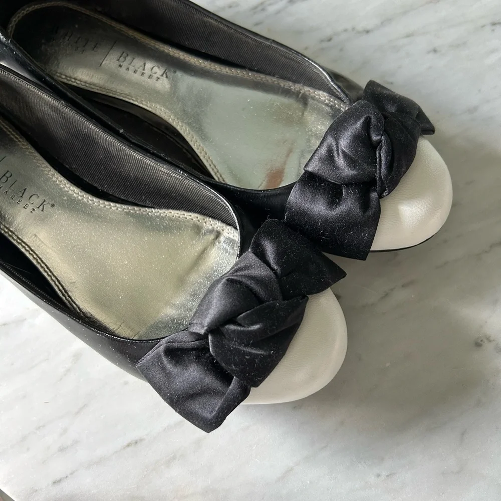 White House Black Market Women's Black and White Ballet Flats
